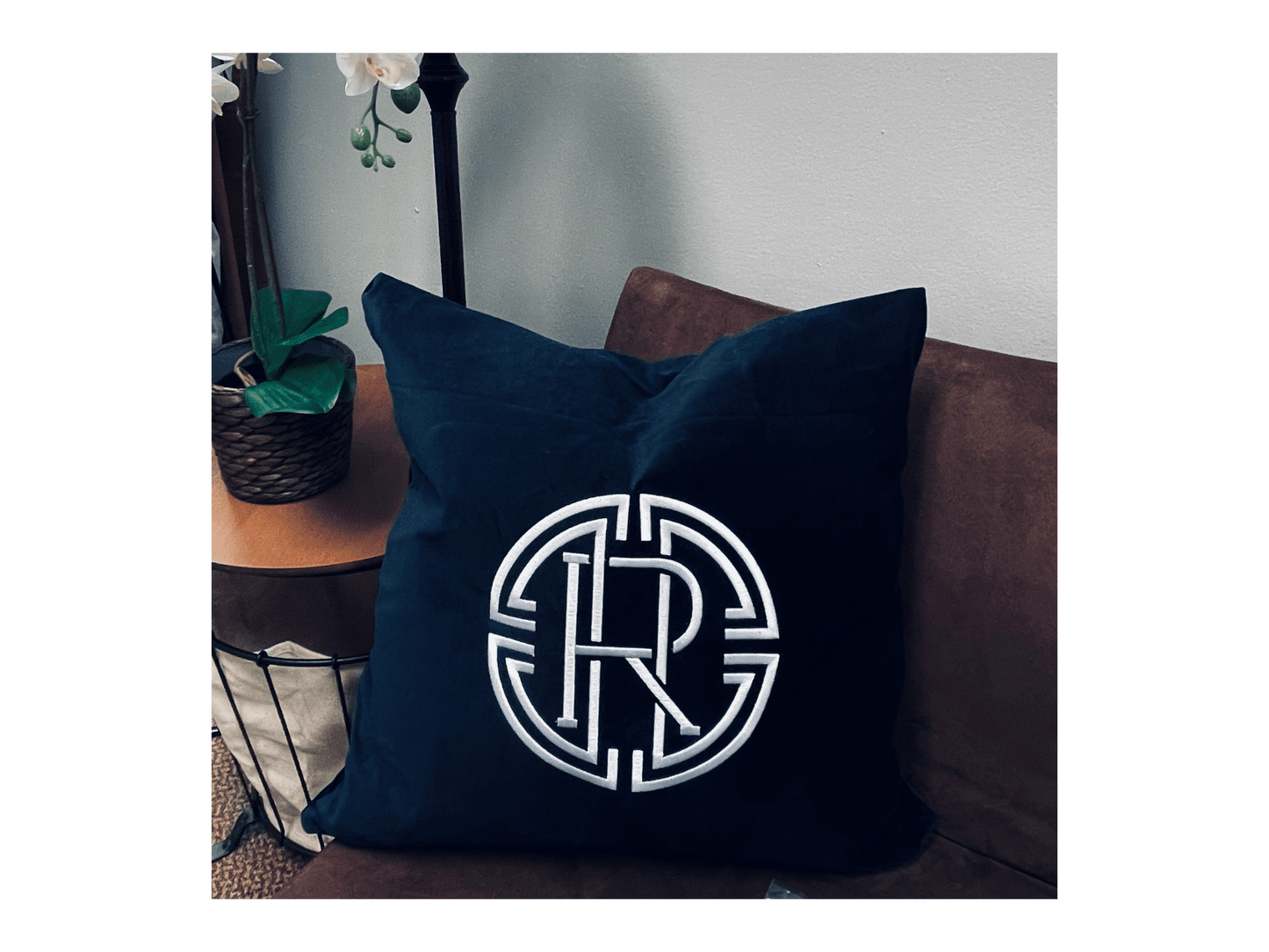 SQUARE VELVET PILLOW COVER - Rae'Mar