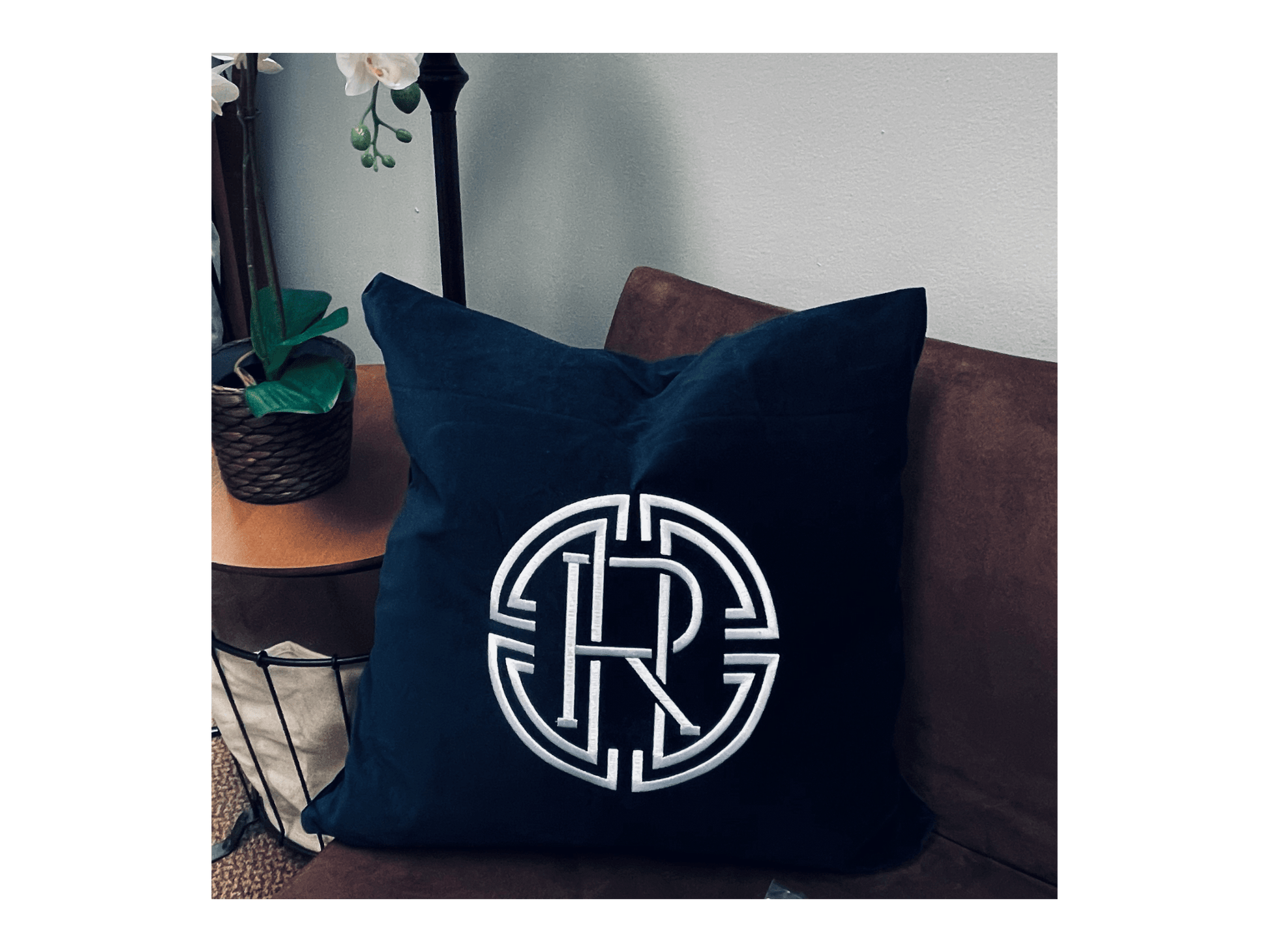 SQUARE VELVET PILLOW COVER - Rae'Mar